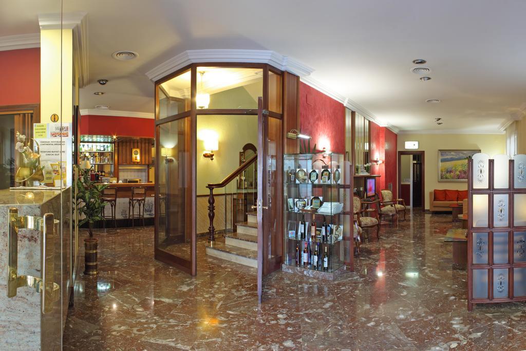 Hotel Los Angeles Figueres  Ngoại thất bức ảnh