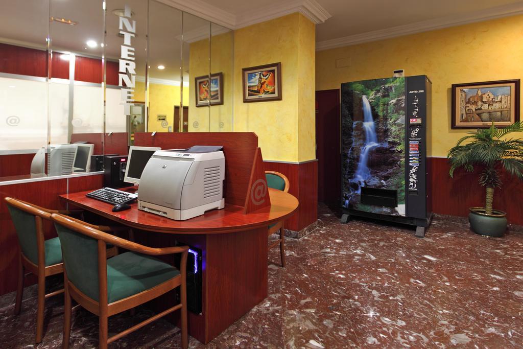 Hotel Los Angeles Figueres  Ngoại thất bức ảnh