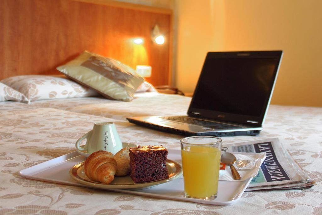 Hotel Los Angeles Figueres  Ngoại thất bức ảnh