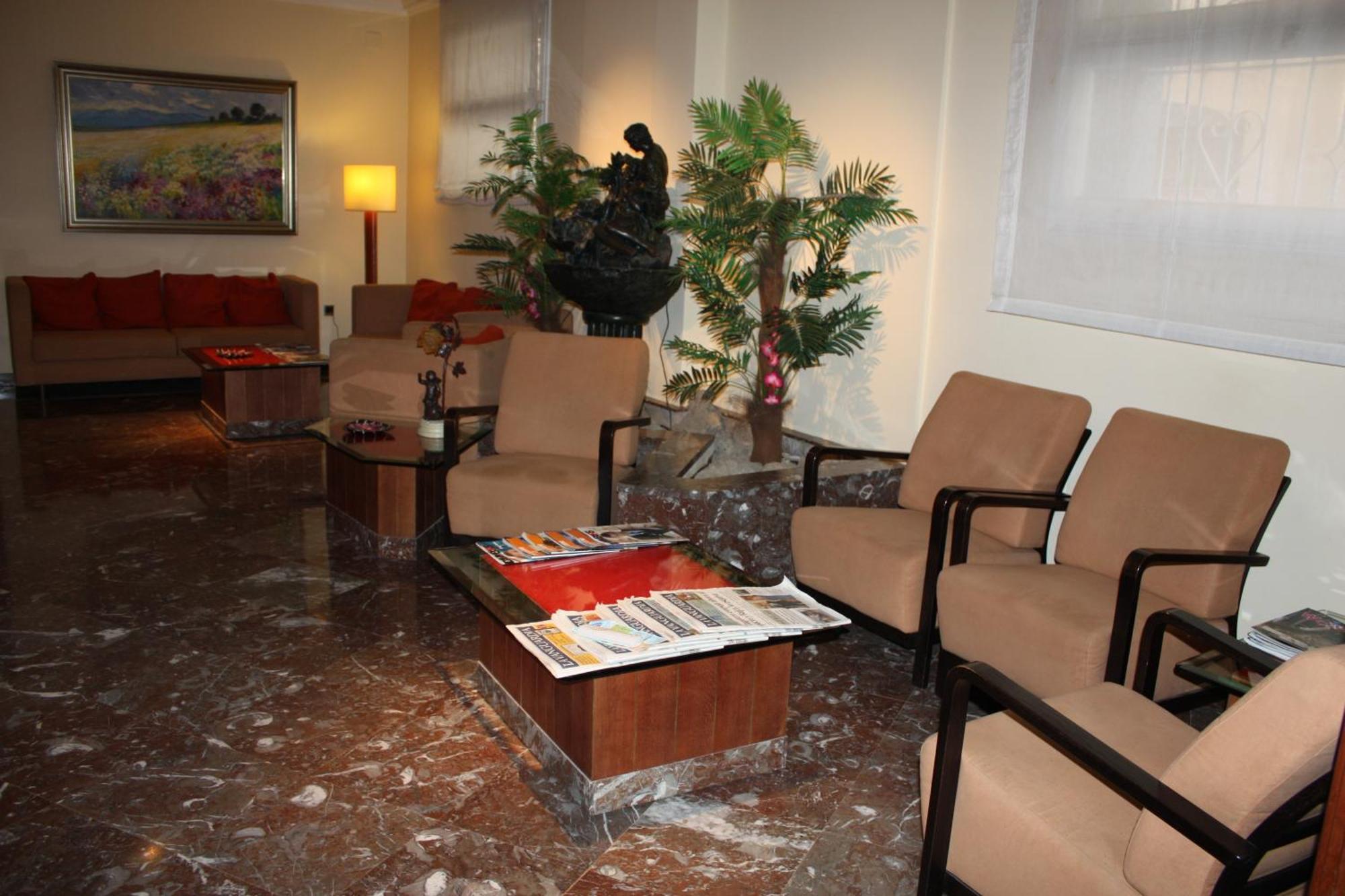 Hotel Los Angeles Figueres  Ngoại thất bức ảnh