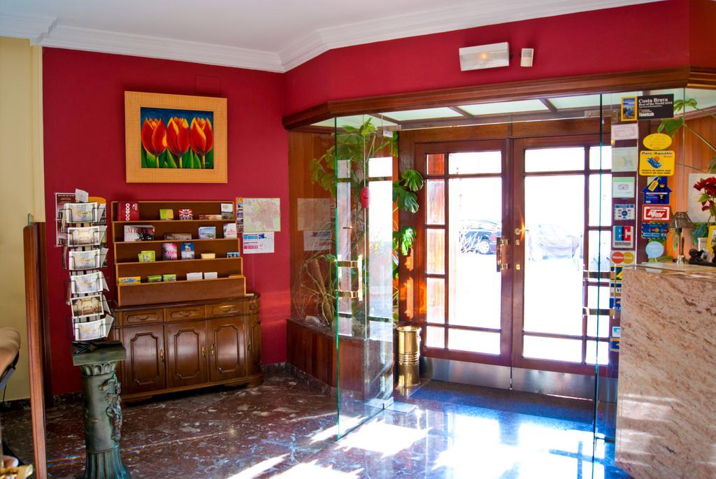 Hotel Los Angeles Figueres  Ngoại thất bức ảnh