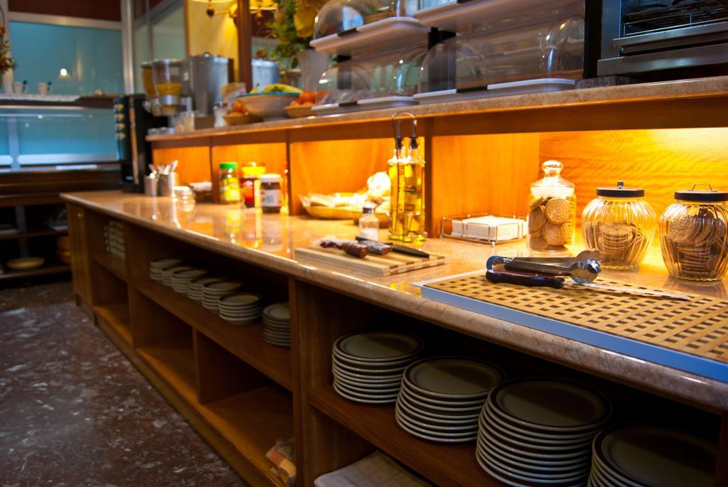 Hotel Los Angeles Figueres  Ngoại thất bức ảnh