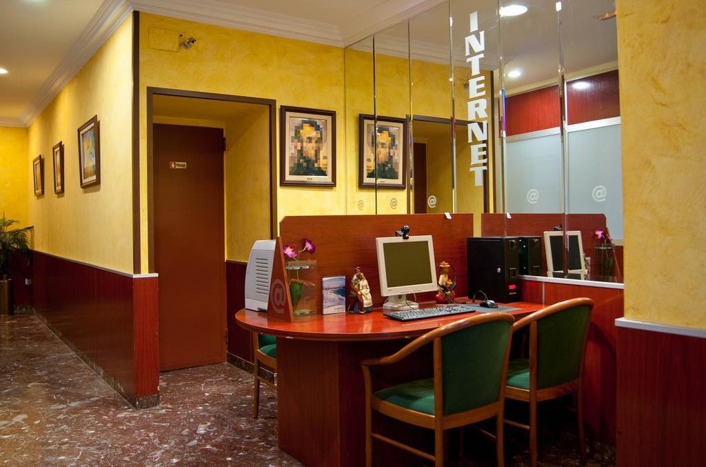 Hotel Los Angeles Figueres  Ngoại thất bức ảnh