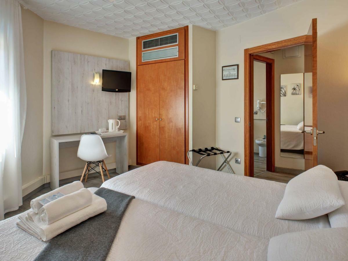 Hotel Los Angeles Figueres  Ngoại thất bức ảnh